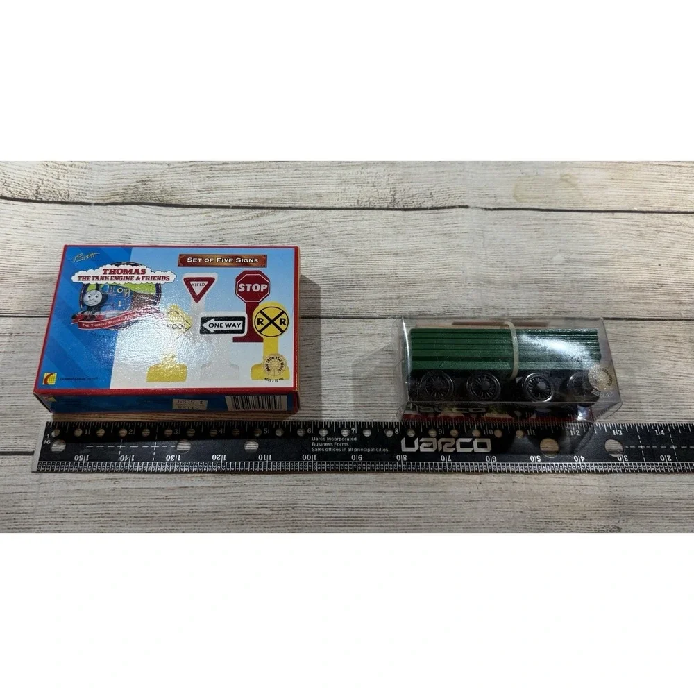Thomas & Friends NIB 5 Wood Signs Britt Learning Curve & Henrys Forest Log Tub18